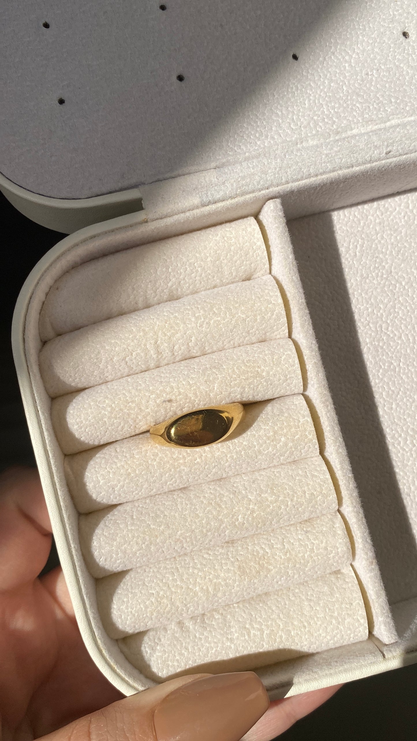 Oval plain ring