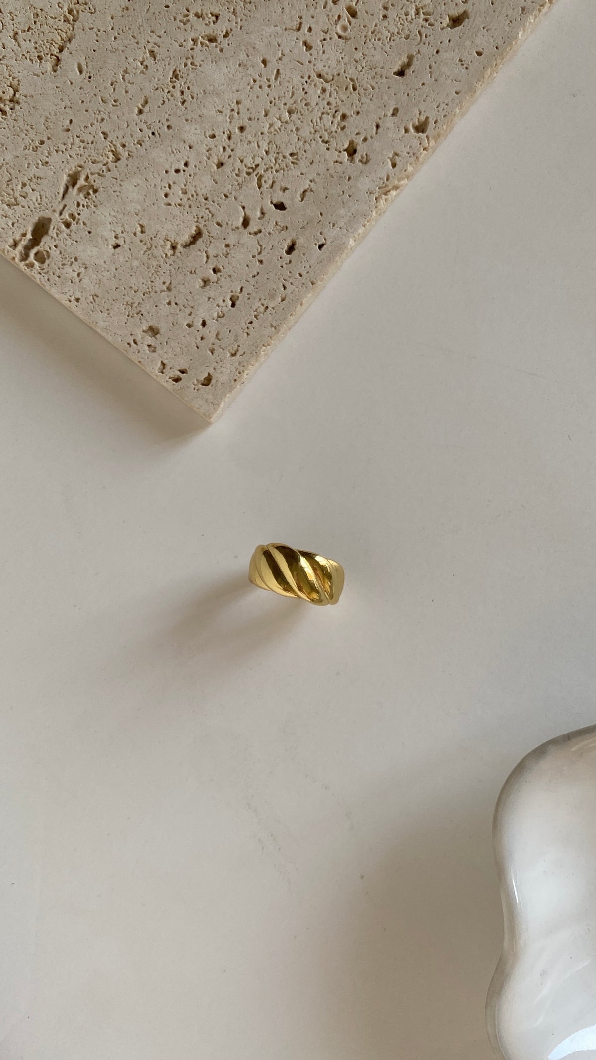 Twisted ring