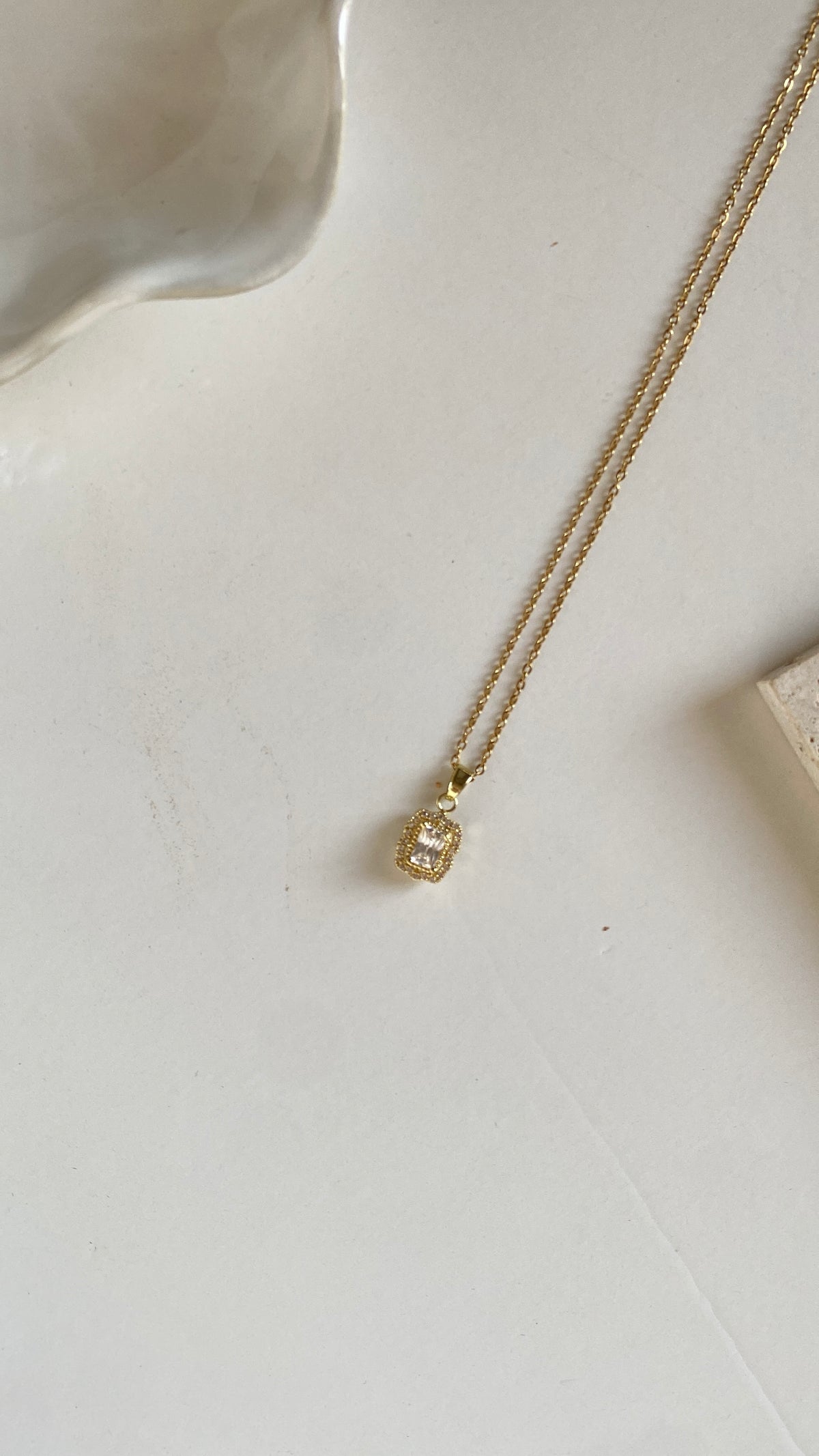 Slim baguette necklace