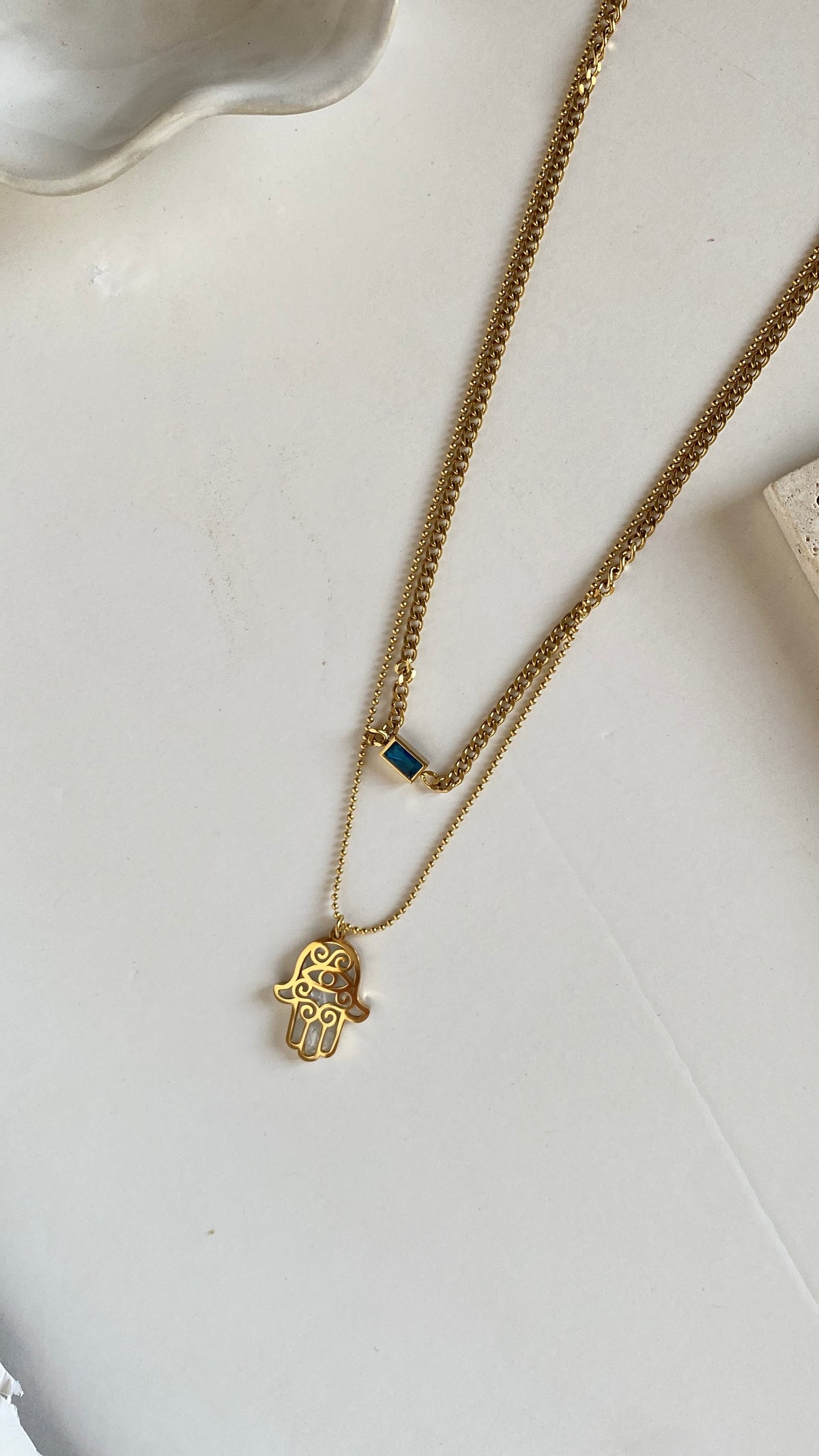 Double hand necklace
