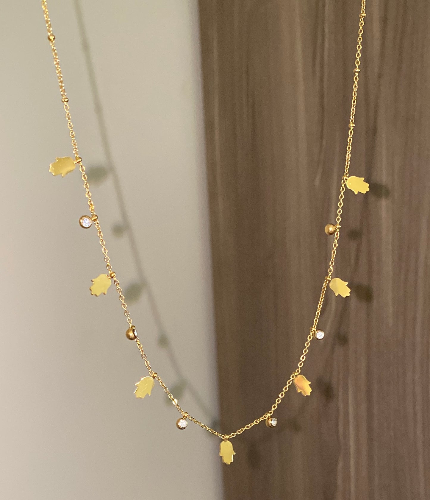 Sparkle hand necklace