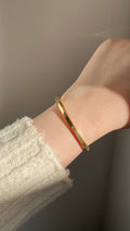 Simple bangle