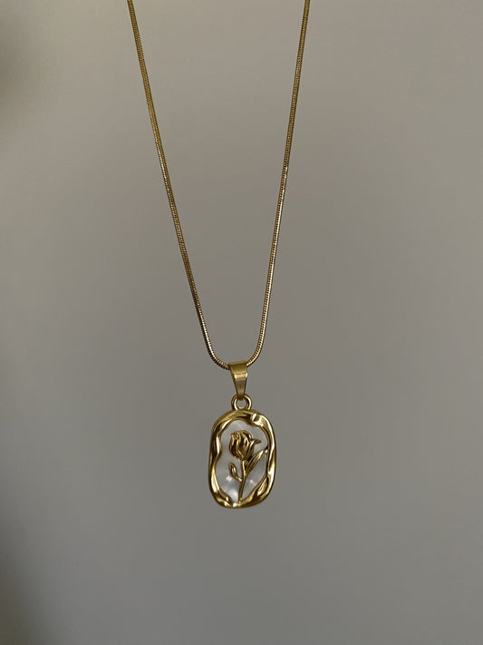 Marble flower necklace