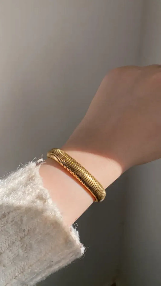 Elastic band bangle