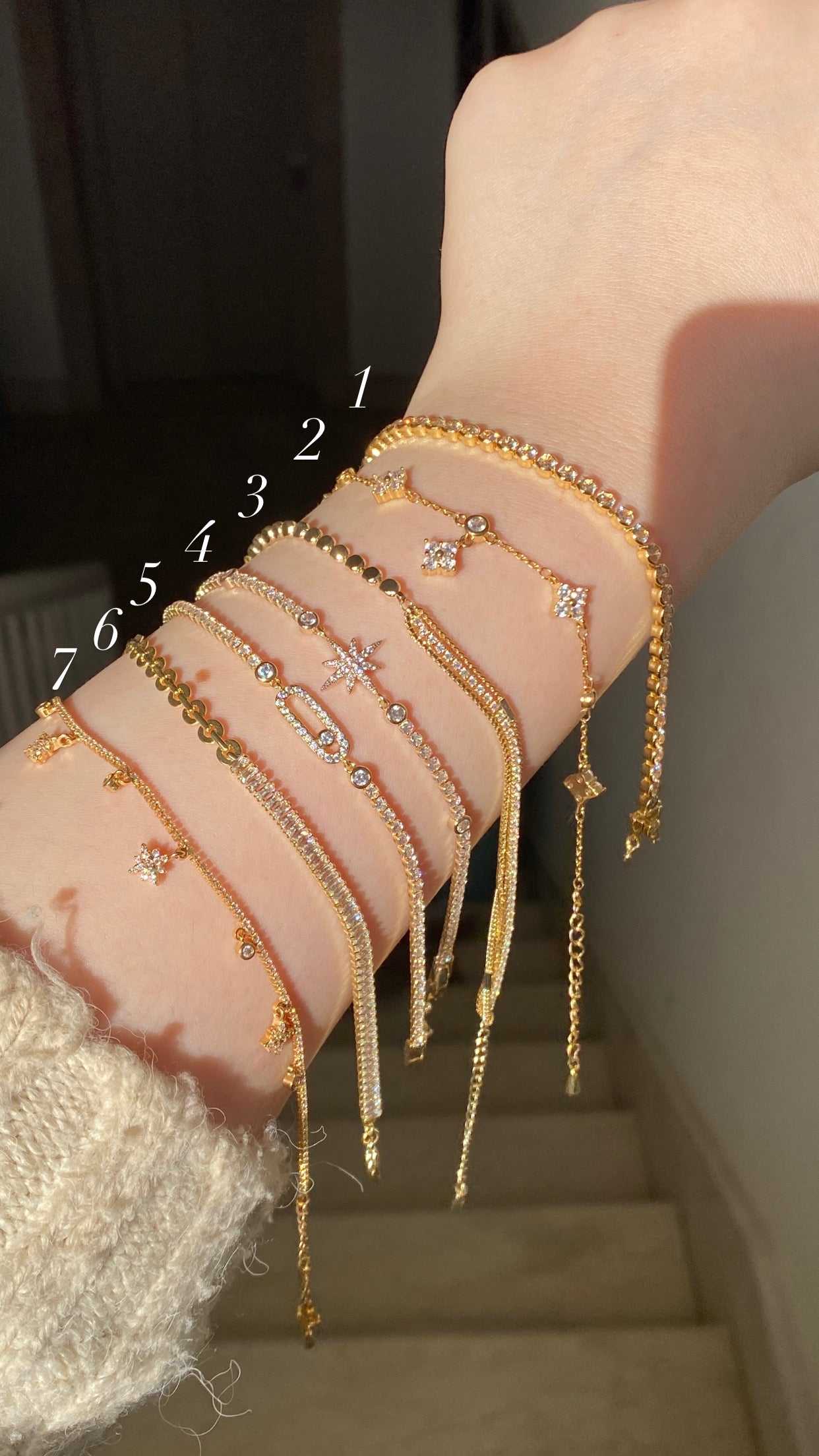 Move and stars bracelets