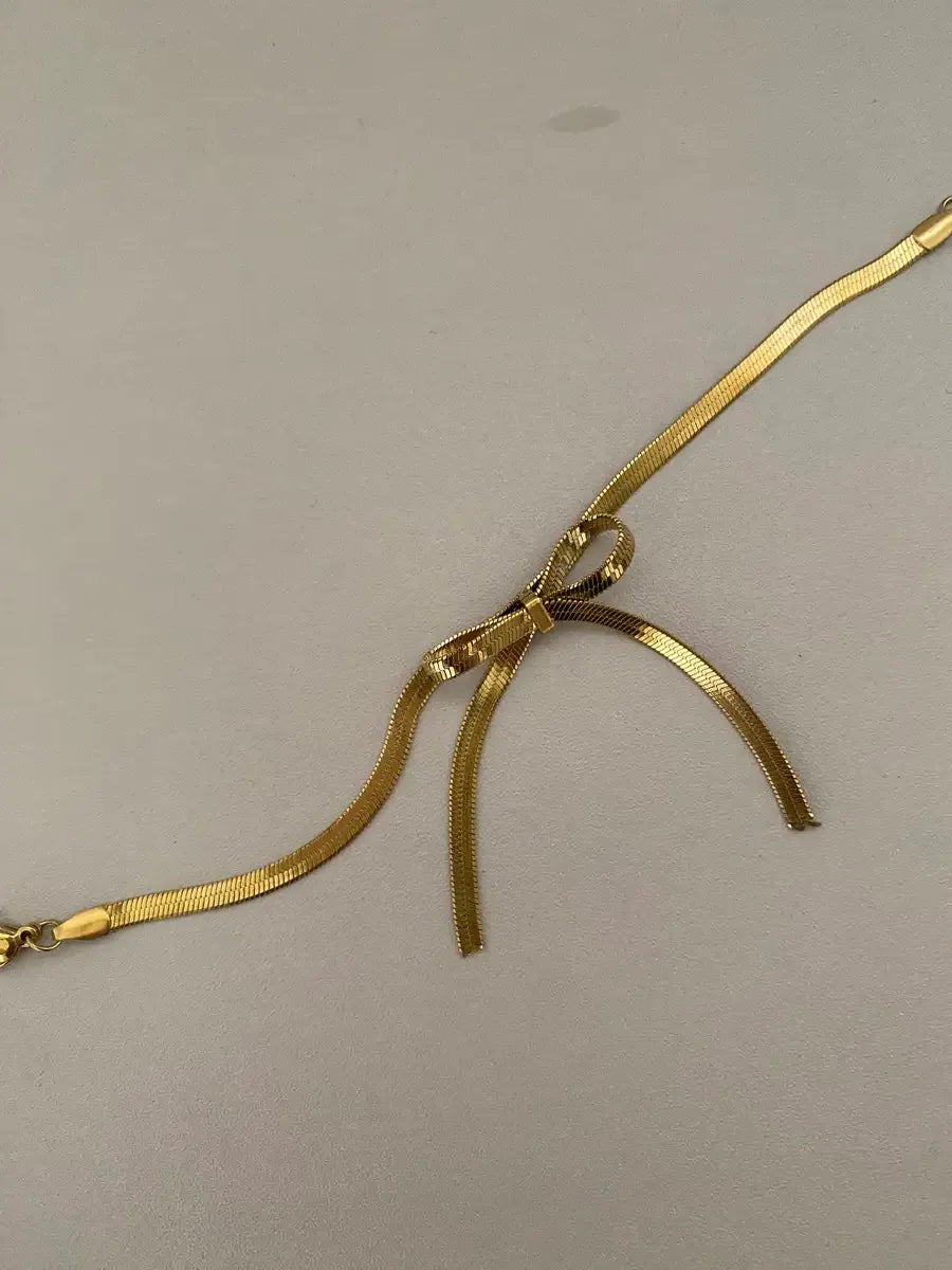 Large bow bracelet